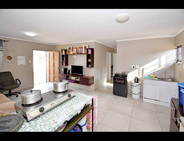 3 BEDROOM HOUSE FOR SALE IN COSMO CITY
